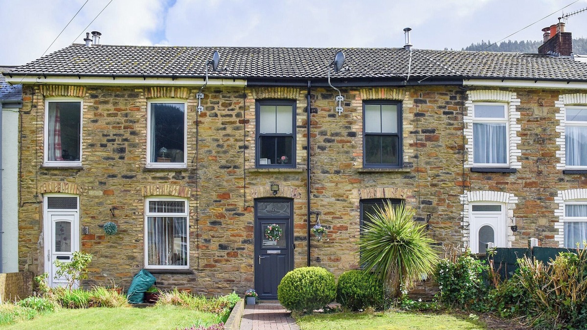 Cwmcarn Cottage | 3 bedroom accommodation in Crosskeys, near Newport