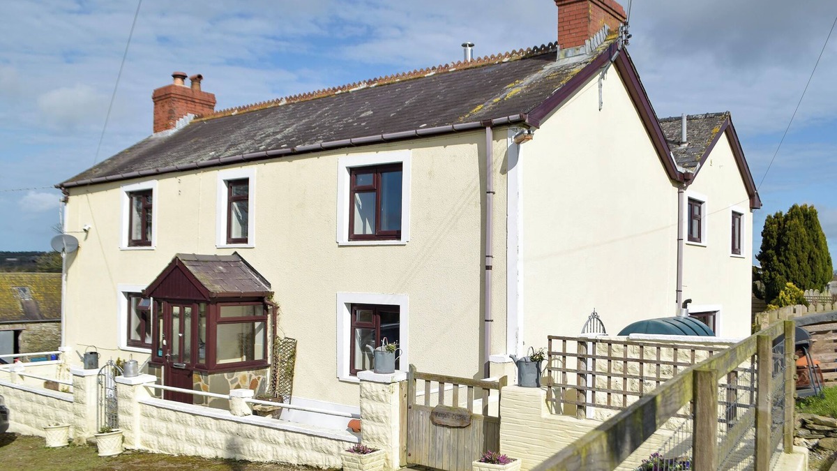Crymych Cottage | 3 bedroom accommodation in Eglwyswrw, near Crymych