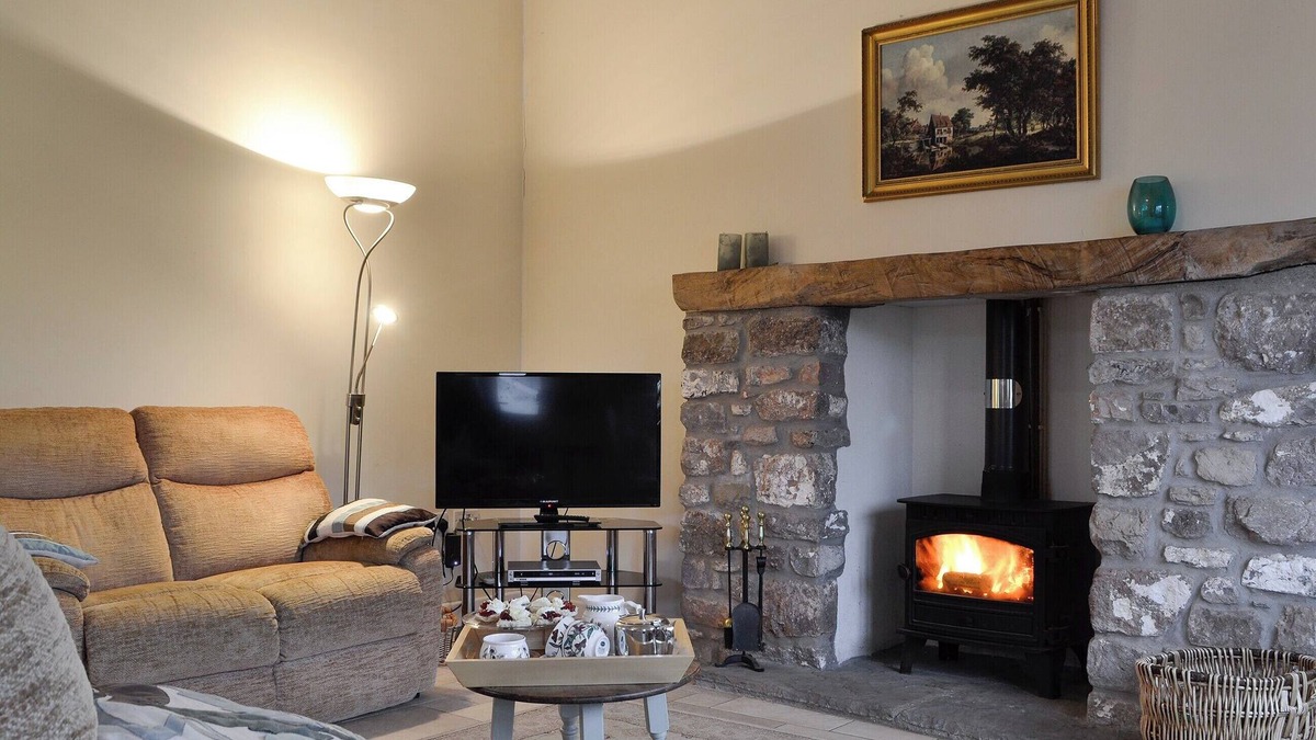 Crynant Cottage | 3 bedroom accommodation in Middleton, near Swansea