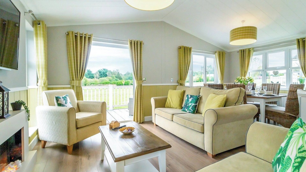Dereham Ski Chalet | 3 bedroom accommodation in Beetley, Dereham