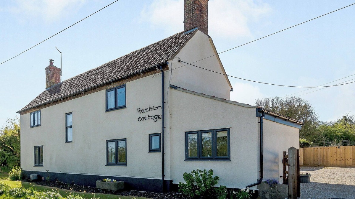Dursley Cottage | 3 bedroom accommodation in Cambridge, near Lower Cam