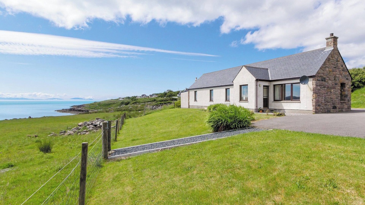 The Hebrides Cottage | 3 bedroom accommodation in Gairloch