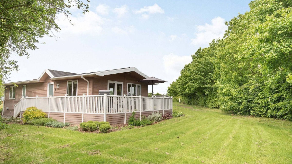 Hundall Cottage | 3 bedroom accommodation in Mercia Marina, Willington