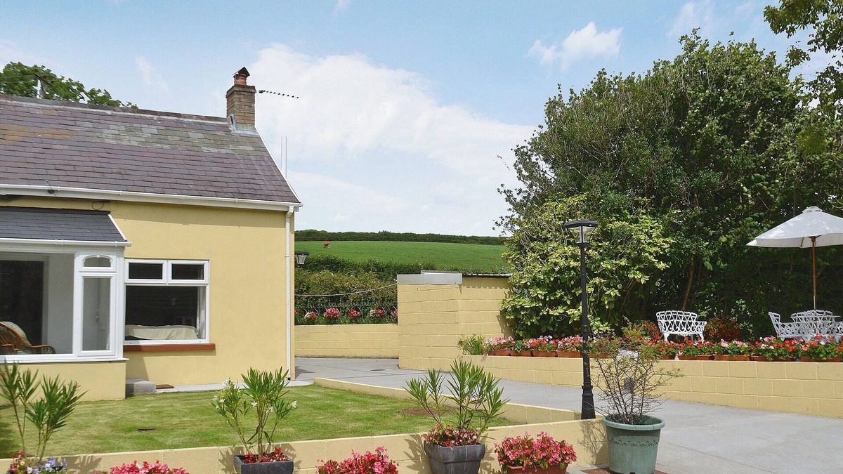 Kidwelly Cottage | 3 bedroom accommodation in Kidwelly