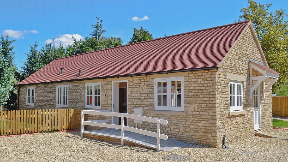Lechlade Cottage | 3 bedroom accommodation in Southrop, near Lechlade