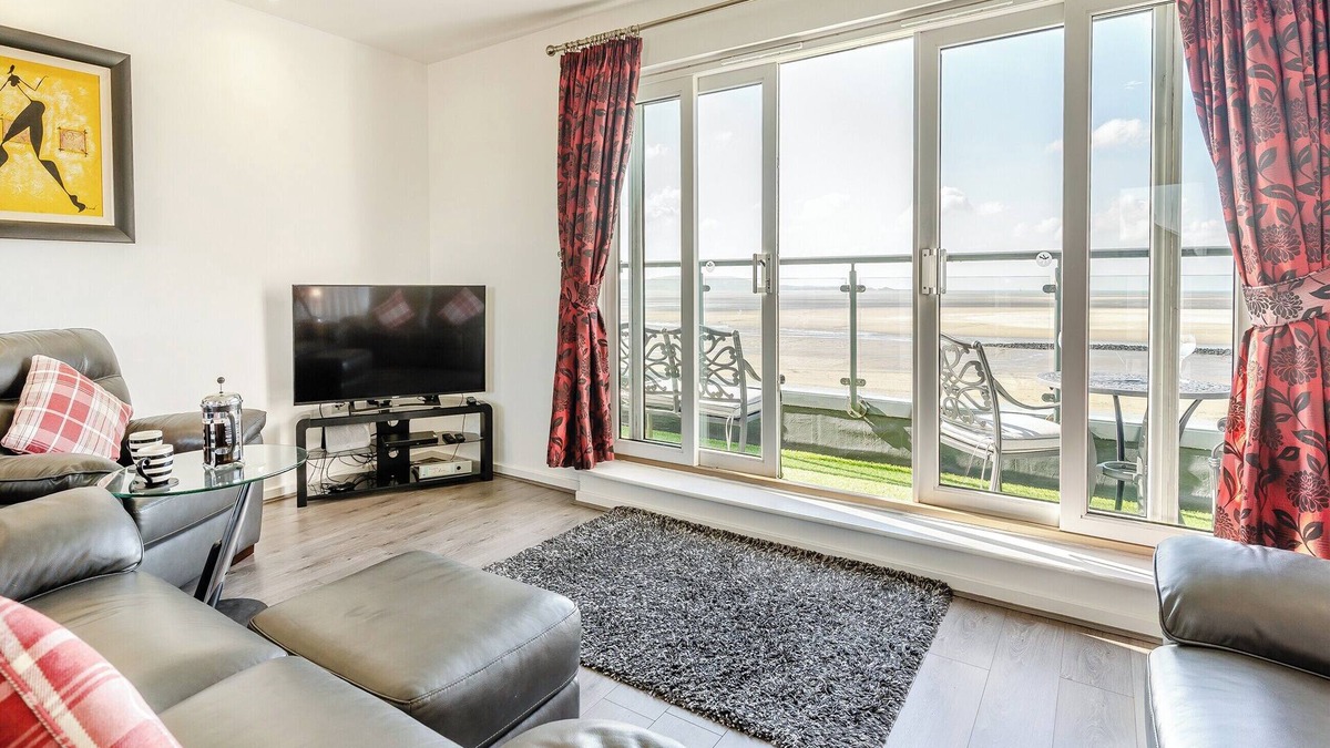 Llanelli Cottage | 3 bedroom accommodation in Llanelli
