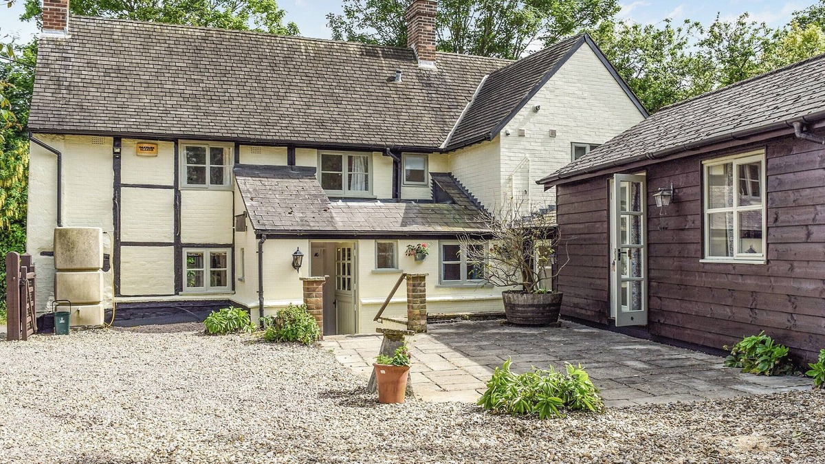 Padbury Cottage | 3 bedroom accommodation in Padbury, near Buckingham