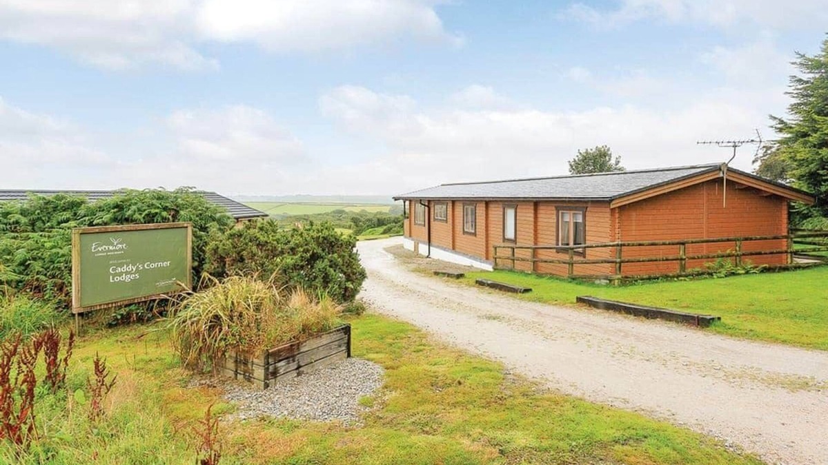 Carnmenellis Ski Chalet | 3 bedroom accommodation in Carnmenellis, Nr Falmouth