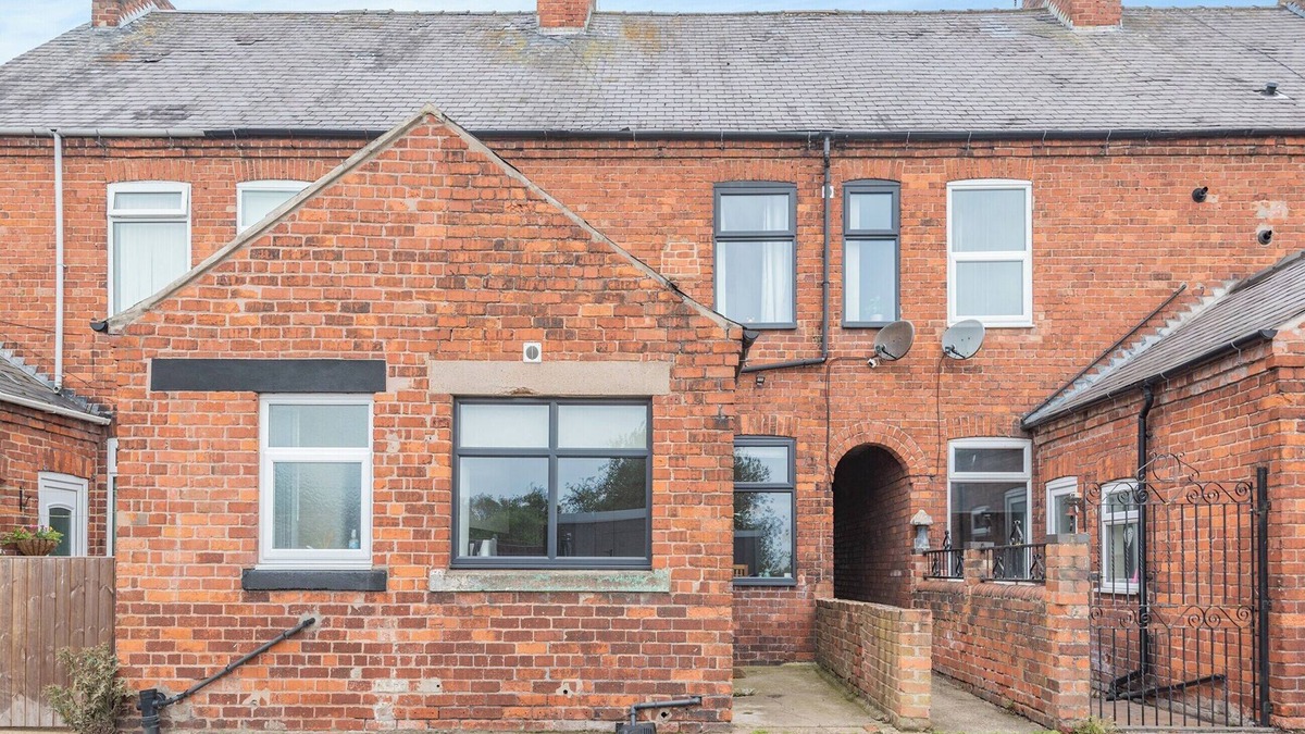Worksop Cottage | 3 bedroom accommodation in Whitwell, near Worksop