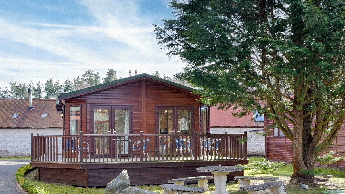 Dinnet Cottage | 3 bedroom accommodation in Dinnet, near Ballater