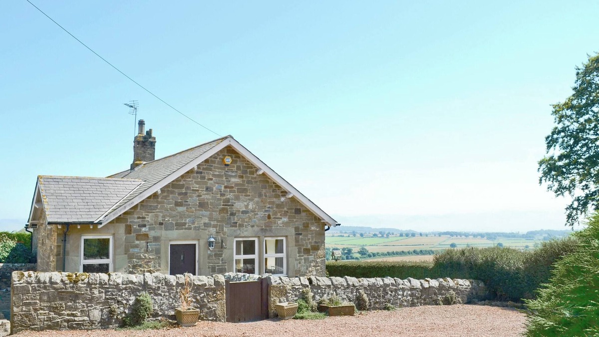 South Charlton Cottage | 3 bedroom accommodation in Alnwick