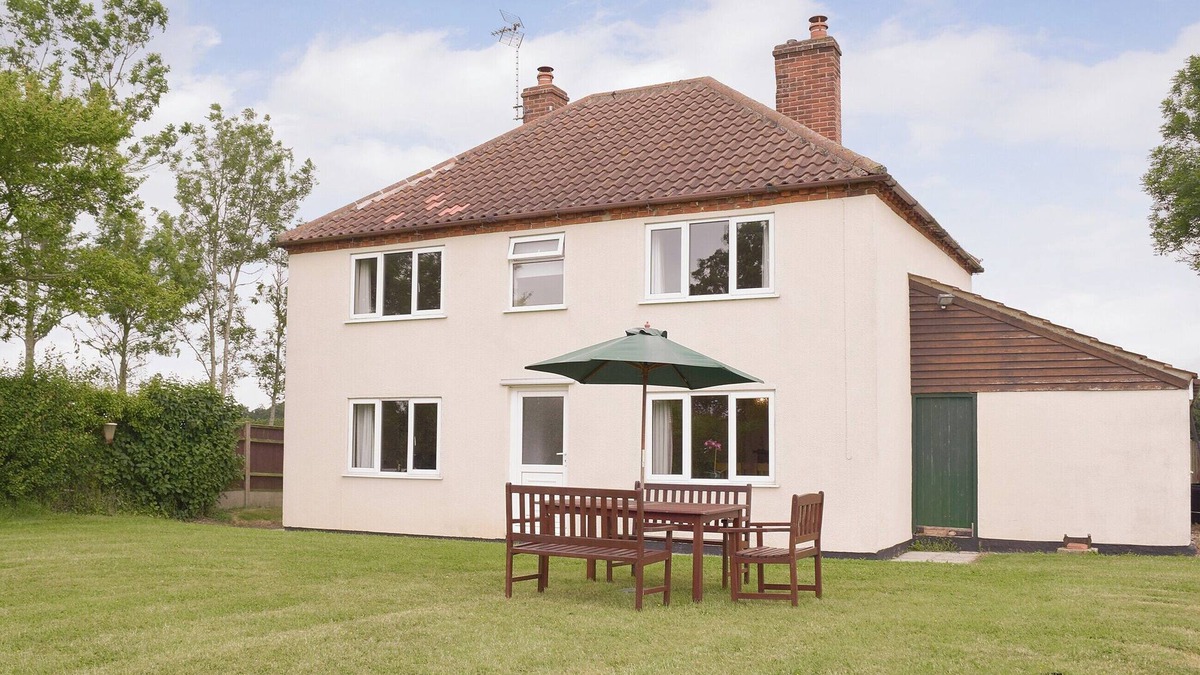 Beccles Cottage | 3 bedroom accommodation in Frostenden, near Beccles