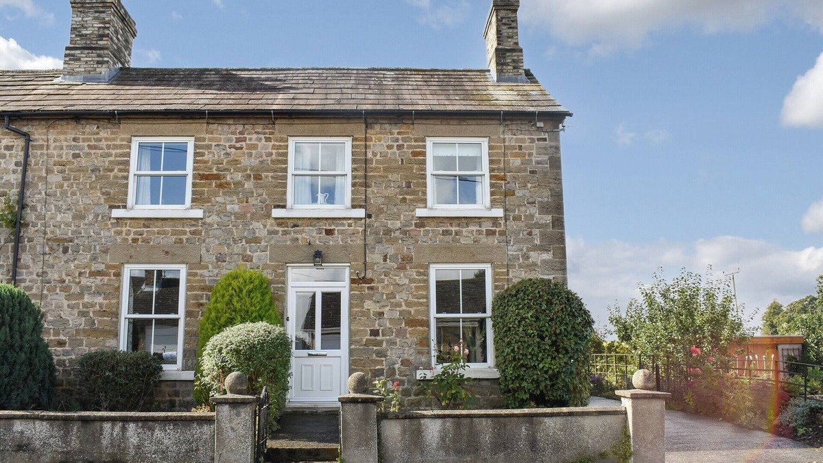 Bedale Cottage | 3 bedroom accommodation in Hackforth, Bedale