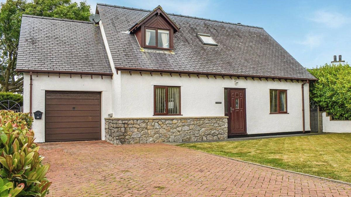 Bodorgan Cottage | 3 bedroom accommodation in Bethel