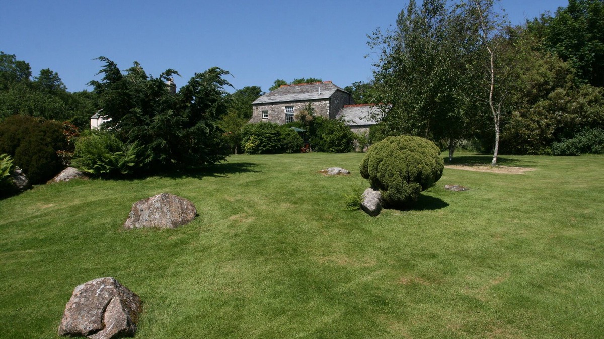 Blisland House | 3 Bedroom Accommodation in Two Acres of Gardens on edge of village of Blisland