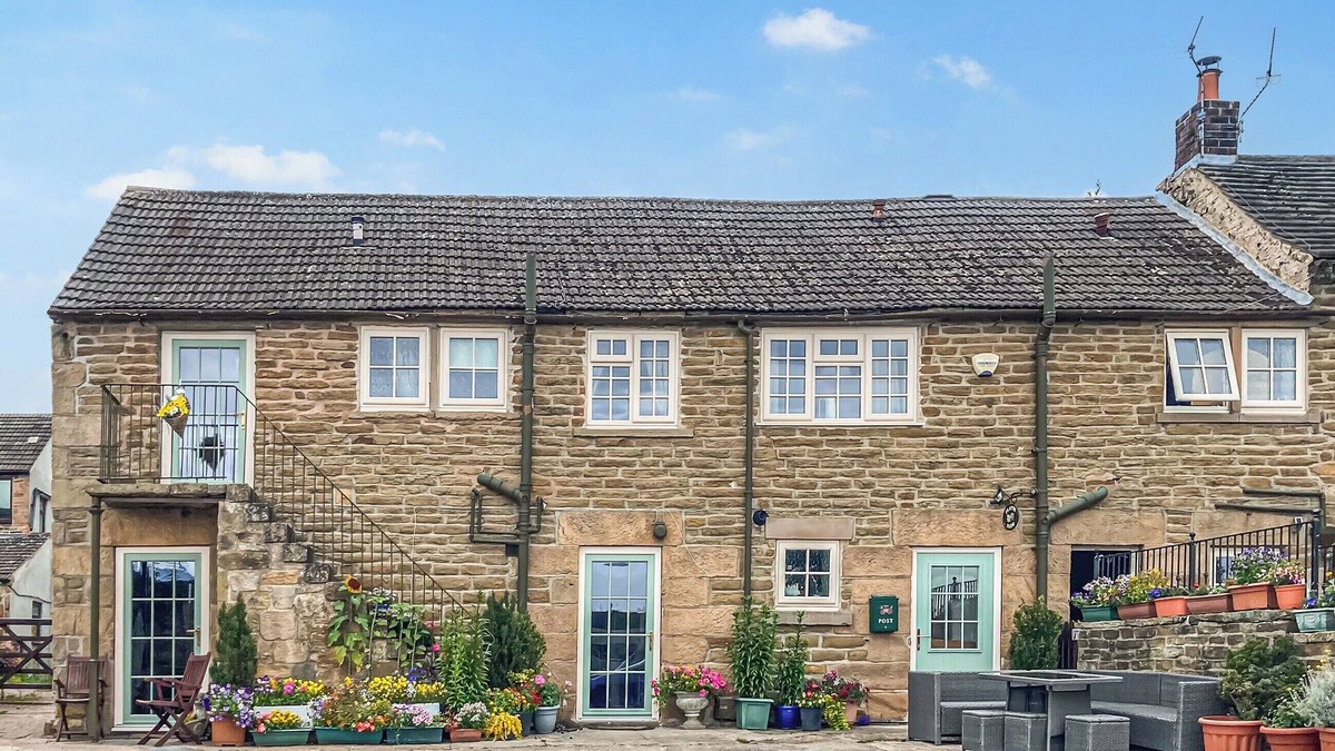 Crich Cottage | 3 bedroom accommodation in South Wingfield, near Alfreton