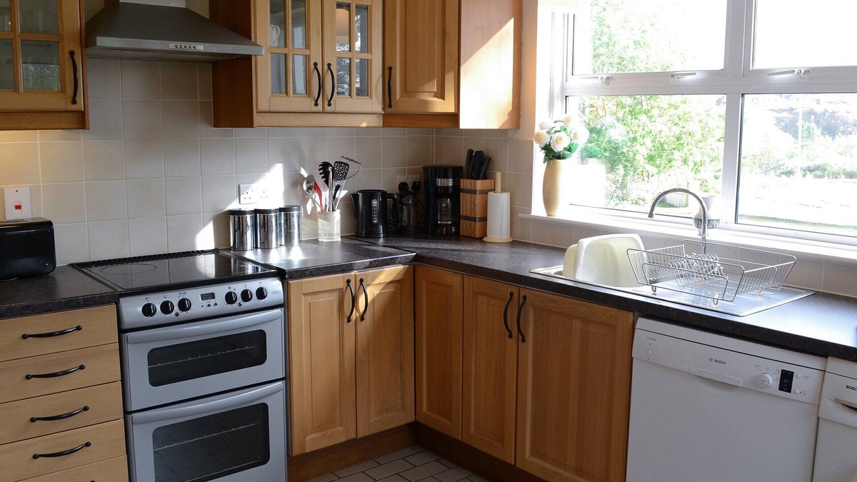 Lochinver Cottage | 3 bedroom accommodation in Lochinver, near Baddidarach