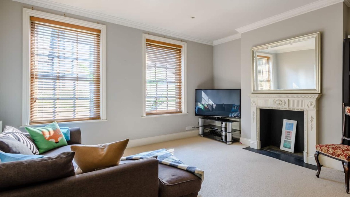 Kennington Cottage | 3 bedroom accommodation in Kennington, London