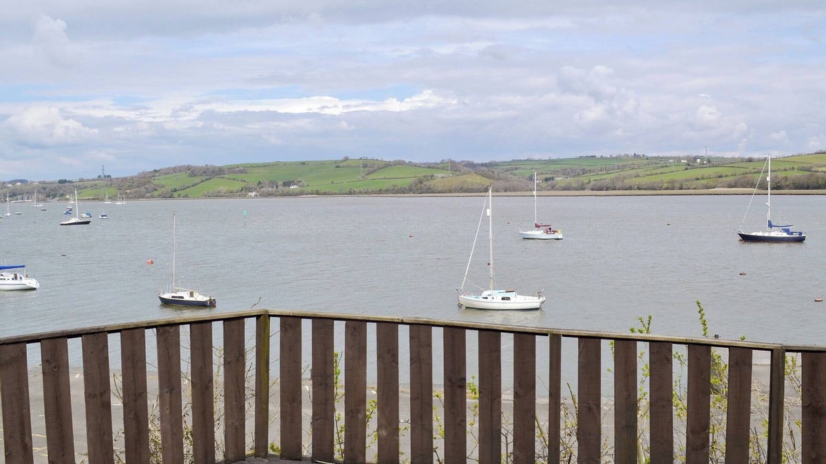 Saltash Cottage | 3 bedroom accommodation in Cargreen Village, near Plymouth