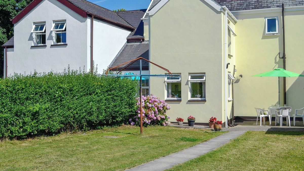 Bishopston Cottage | 3 bedroom accommodation in Murton, near Swansea