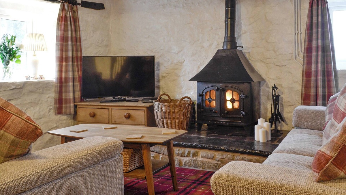 Rhyl Cottage | 3 bedroom accommodation in Marian Cwm, near Prestatyn