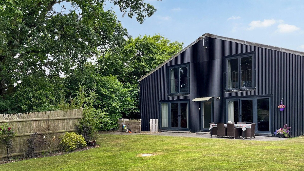 New Forest District Cottage | 3 bedroom accommodation in Damerham, near Fordingbridge