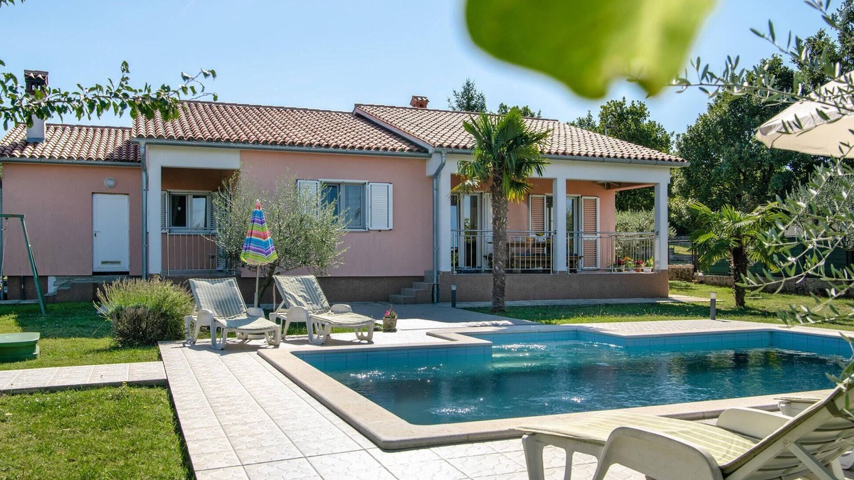 Rogocana House | 3 bedroom amazing home in Breg Ivanovci