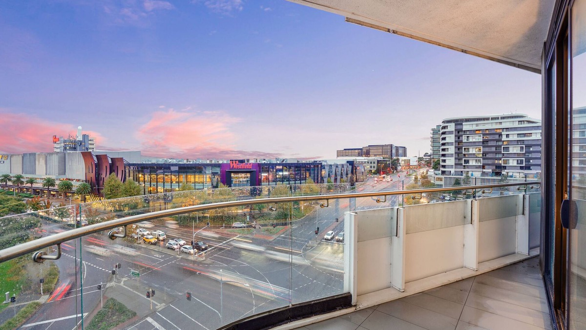 Doncaster Apartment | 3 Bedroom Apartment 5 mins walking to Westfield Doncaster