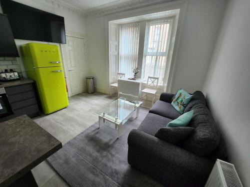 Dundee Apartment | 3-Bedroom Apartment by Eden Project - Free Parking