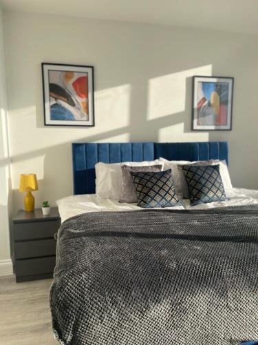 Flitwick Apartment | 3 Bedroom Apartment - Flitwick - Contractor Friendly - Tourist Ready - Full Kitchen - WiFi - Smart TV - Sofa Bed - FREE Parking - Ideal for Short or Long Stays