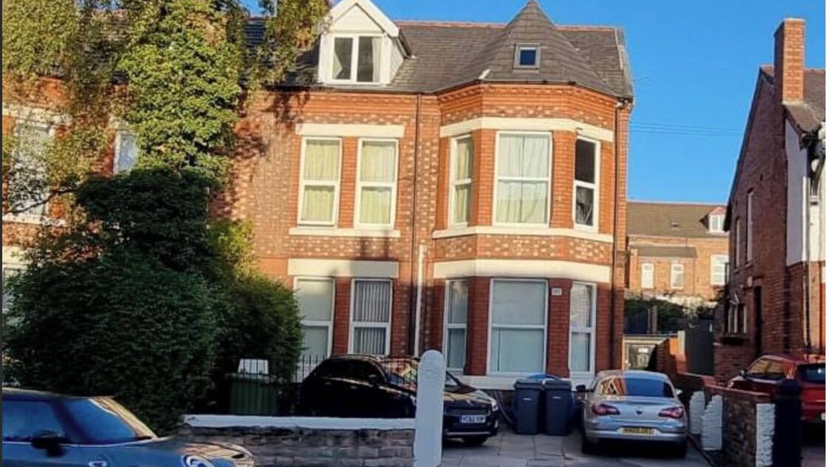 Birkenhead Apartment | 3 Bedroom Apartment - Borough Road