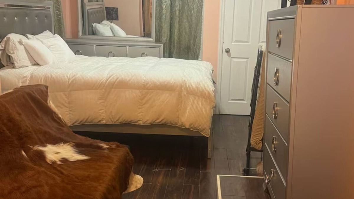 Newark Apartment | 3-bedroom apartment in delightful Newark with AC
