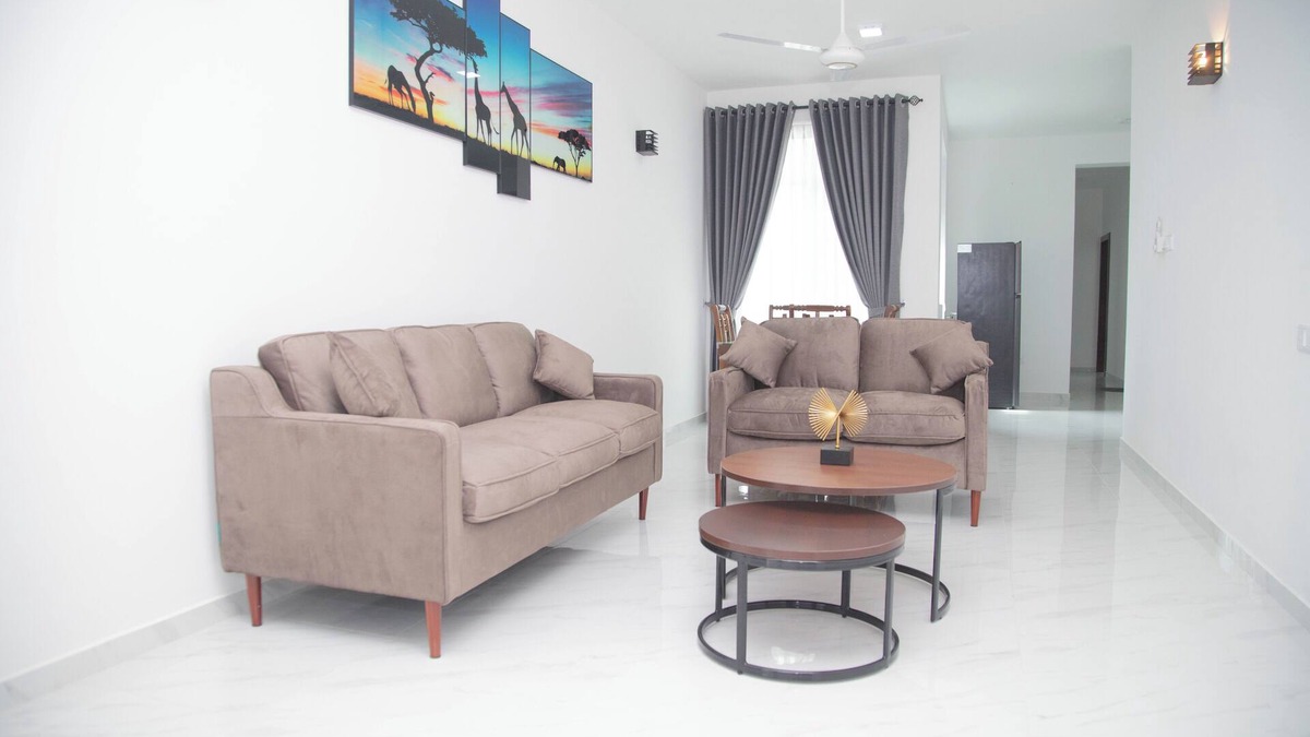 Pamankada West House | 3 Bedroom Apartment in Colombo 06 - Near Shops, Dining & Attractions