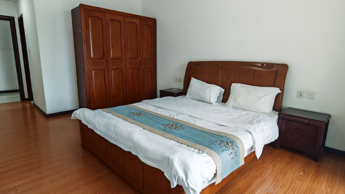 North Ridge Apartment | 3-bedroom Apartment in Osu, Accra with AC, WiFi, Gym, Pool
