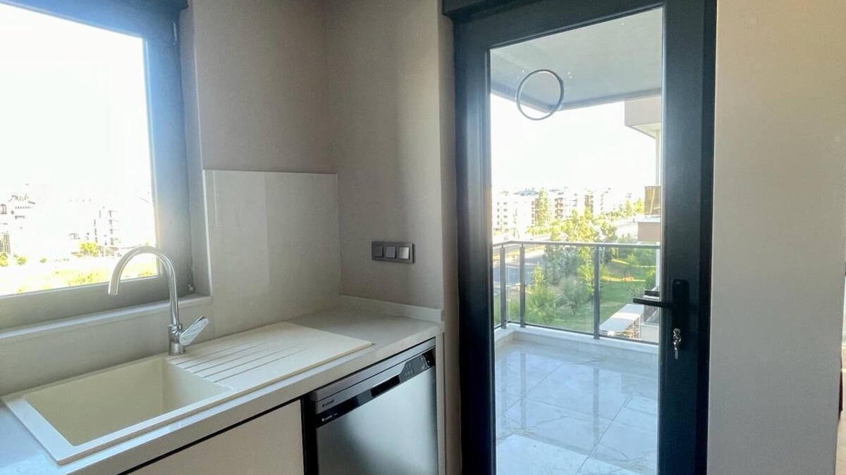 Konyaalti Apartment | 3-bedroom Apartment in enchanting Antalya with AC, WiFi