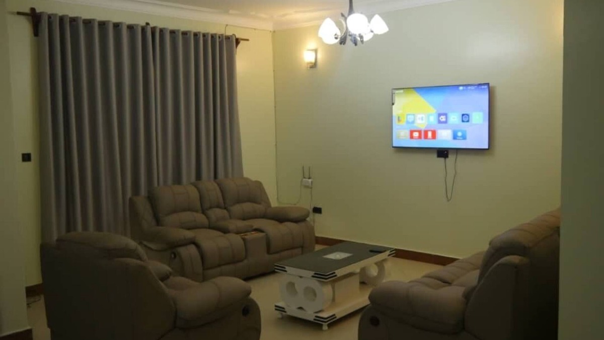 Kitende Apartment | 3-bedroom apartment in welcoming Kitende with WiFi