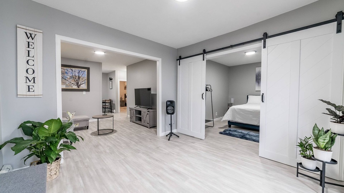 Cranston Apartment | 3 bedroom apartment in Cranston, RI