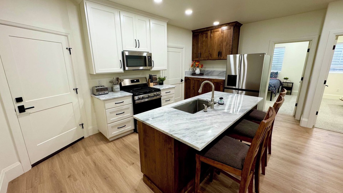 Mapleton Apartment | 3-bedroom apartment in peaceful Mapleton with WiFi, Climate Control