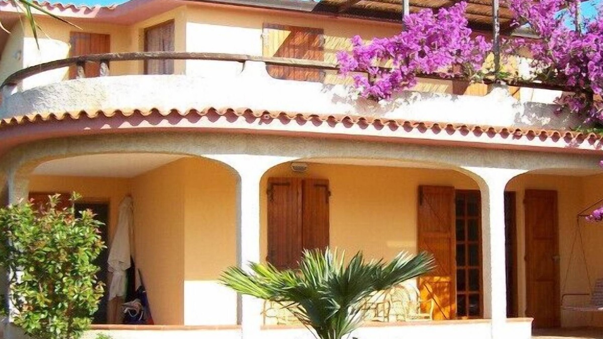 Siniscola Apartment | 3 Bedroom Apartment in Capocomino
