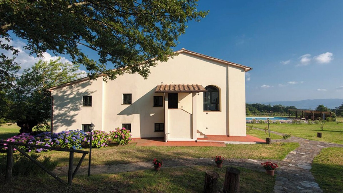 Montemurlo Apartment | 3-Bedroom Apartment Tuscany, Ancient Farm, Nature, Swimming Pool, 6 Guests