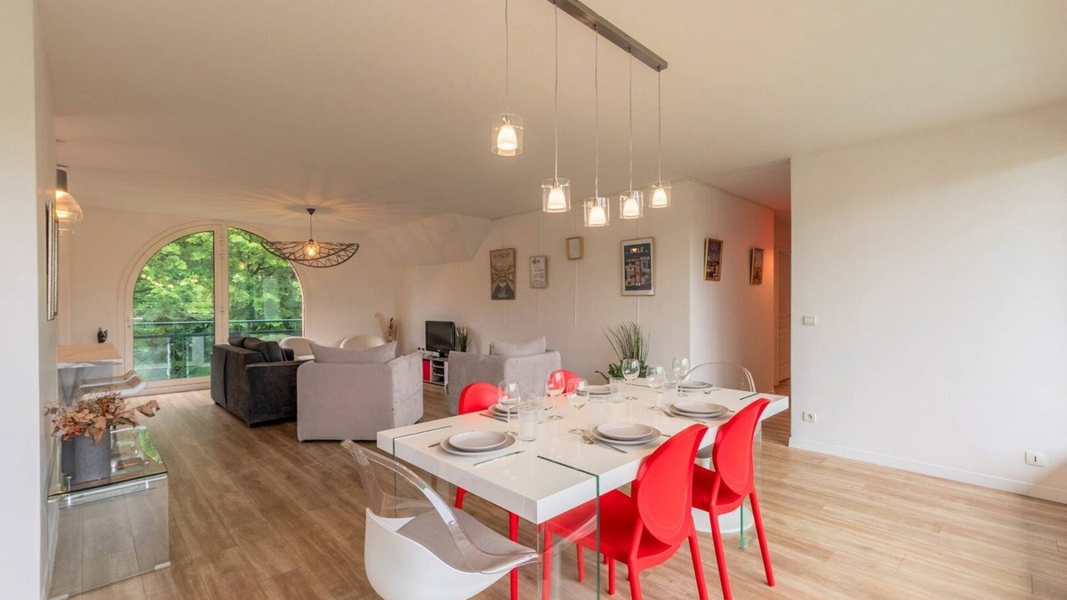 Croix Apartment | 3 bedroom apartment w/private parking and terrace