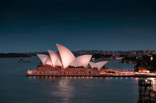 Pyrmont Apartment | 3 Bedroom Apartment with Parking and Pool Access