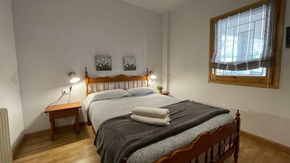 Jaca Apartment | 3-Bedroom Apartment with Pool, Terrace, and Garage in Jaca