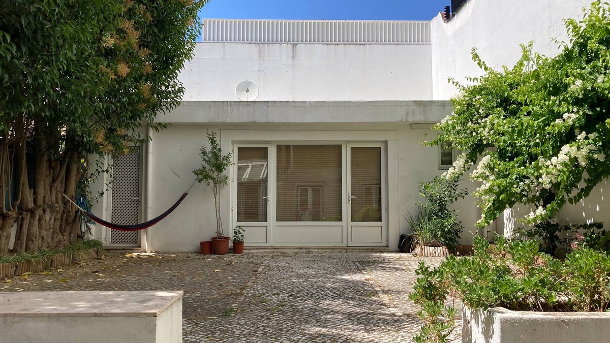 Sao Bento Apartment | 3 bedroom apartment with courtyard in Praça das Flores
