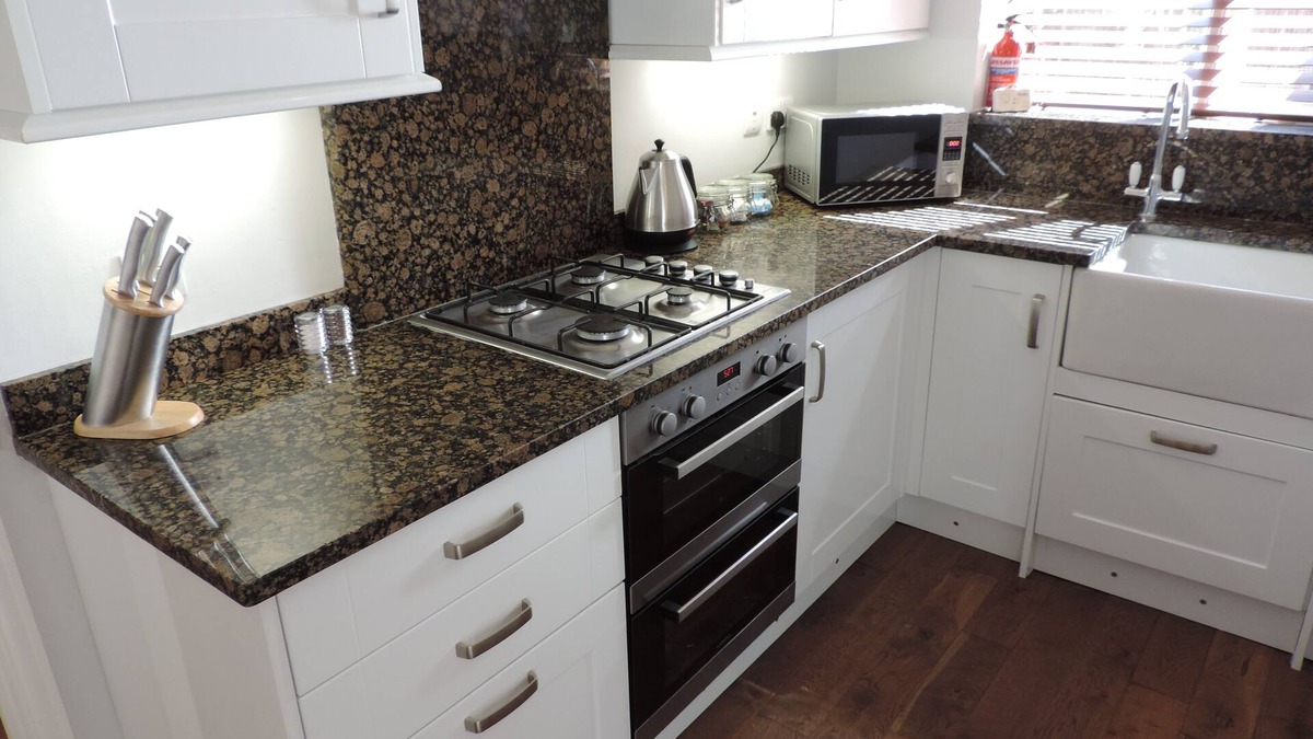 Rushmoor District House | 3 Bedroom Ash Vale Airport Accommodation