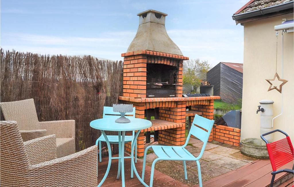 Autun Apartment | 3 Bedroom Awesome Apartment In Autun