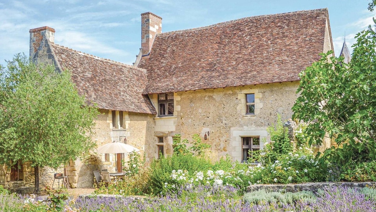 Cheille House | 3 bedroom awesome home in Cheille Bourg