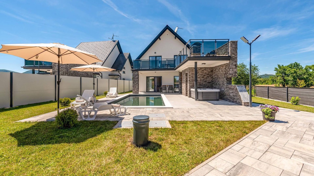 Gospic House | 3 bedroom awesome home in Debelo Brdo