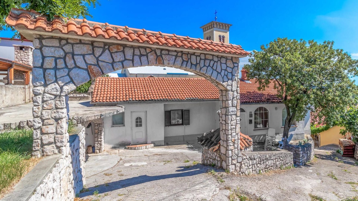 Praputnjak House | 3 bedroom awesome home in Praputnjak