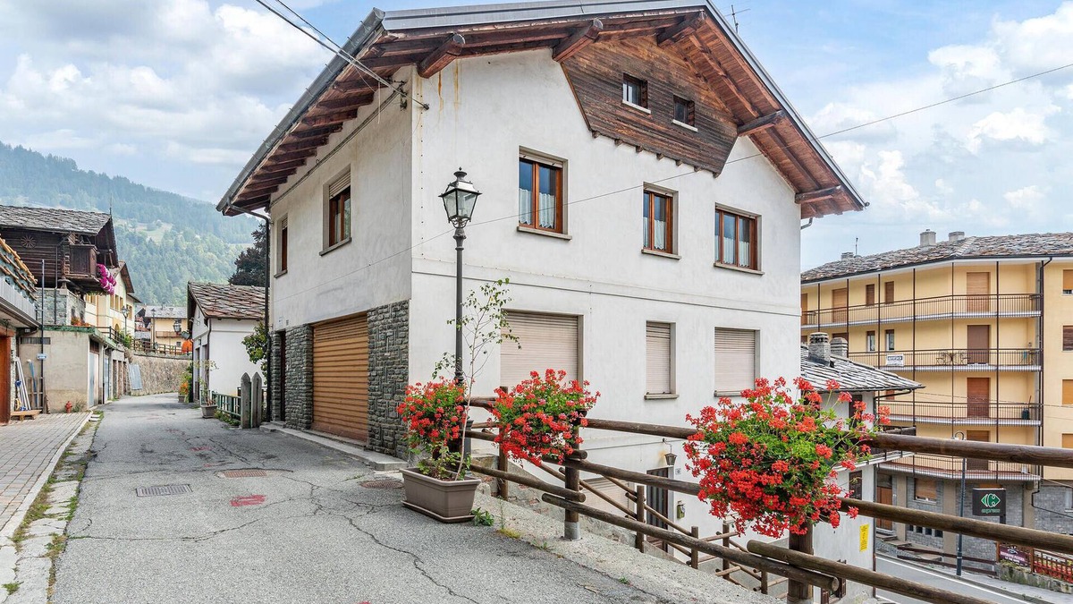 Brusson House | 3 bedroom awesome home in Brusson AO